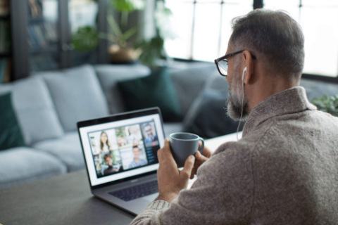 Survivor participating in an online mesothelioma support group