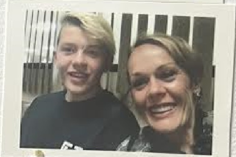 Peritoneal mesothelioma survivor Raeleen Minchuk Prokopetz with her son